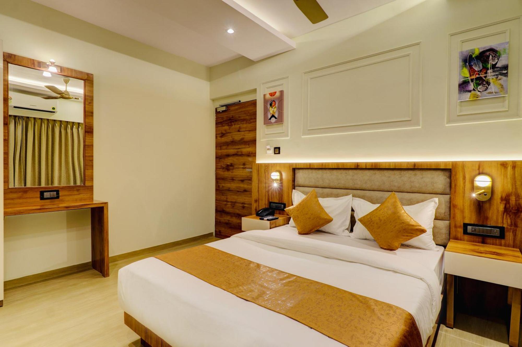 Home2 Studio Apartments Mumbai Exterior photo